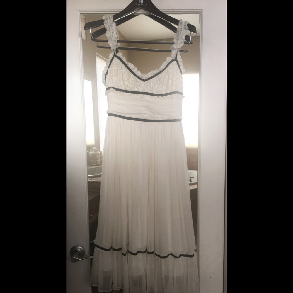 New BCBGMAXAZRIA dress!  white and black SZ 4